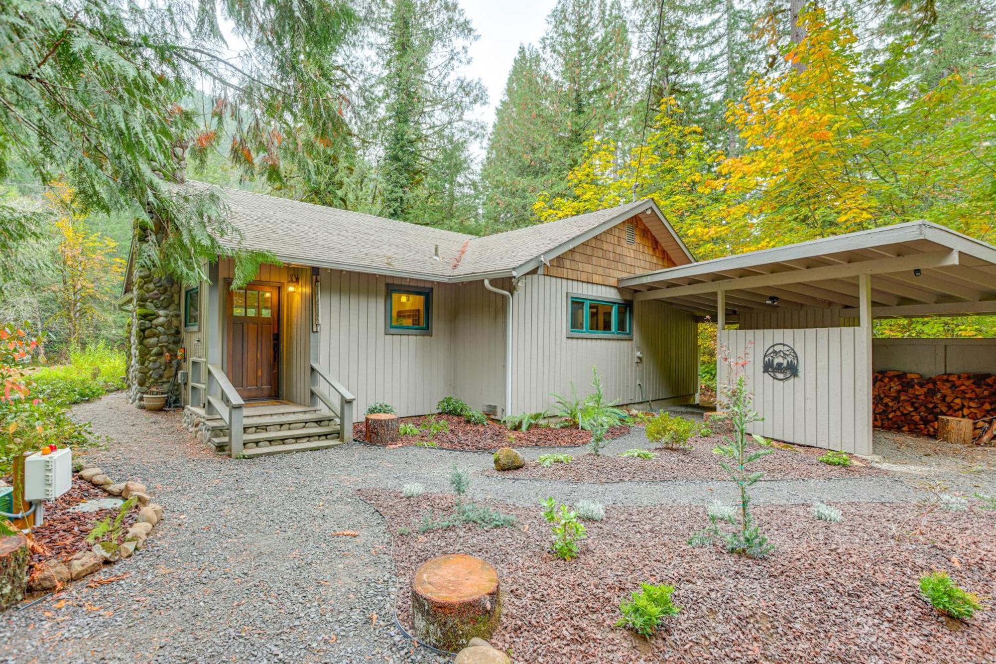 Quiet And Romantic Riverfront Mckenzie Bridge Cabin! Exterior photo
