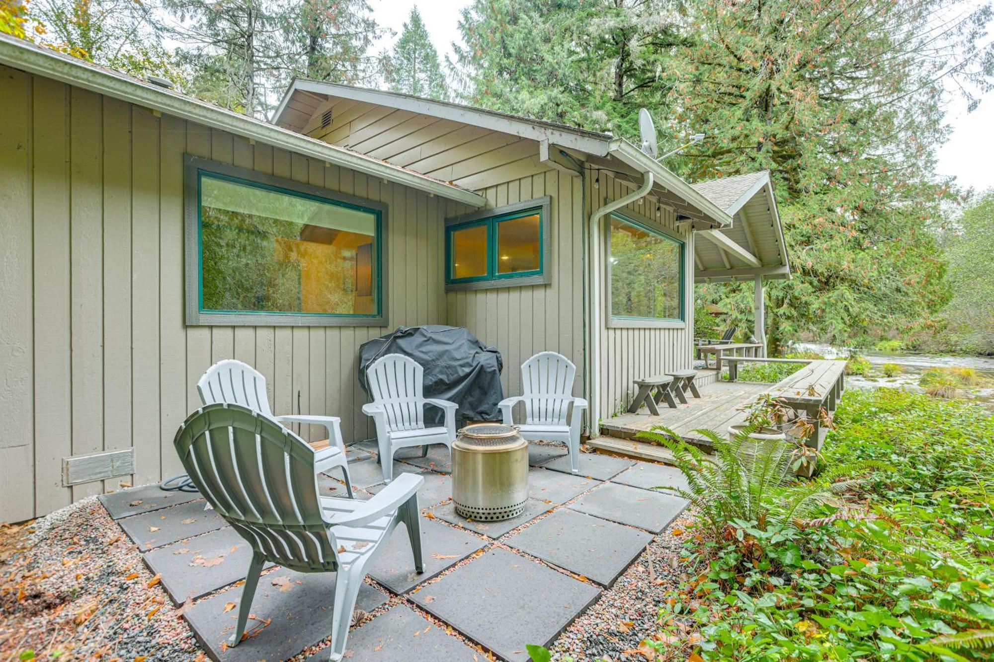 Quiet And Romantic Riverfront Mckenzie Bridge Cabin! Exterior photo